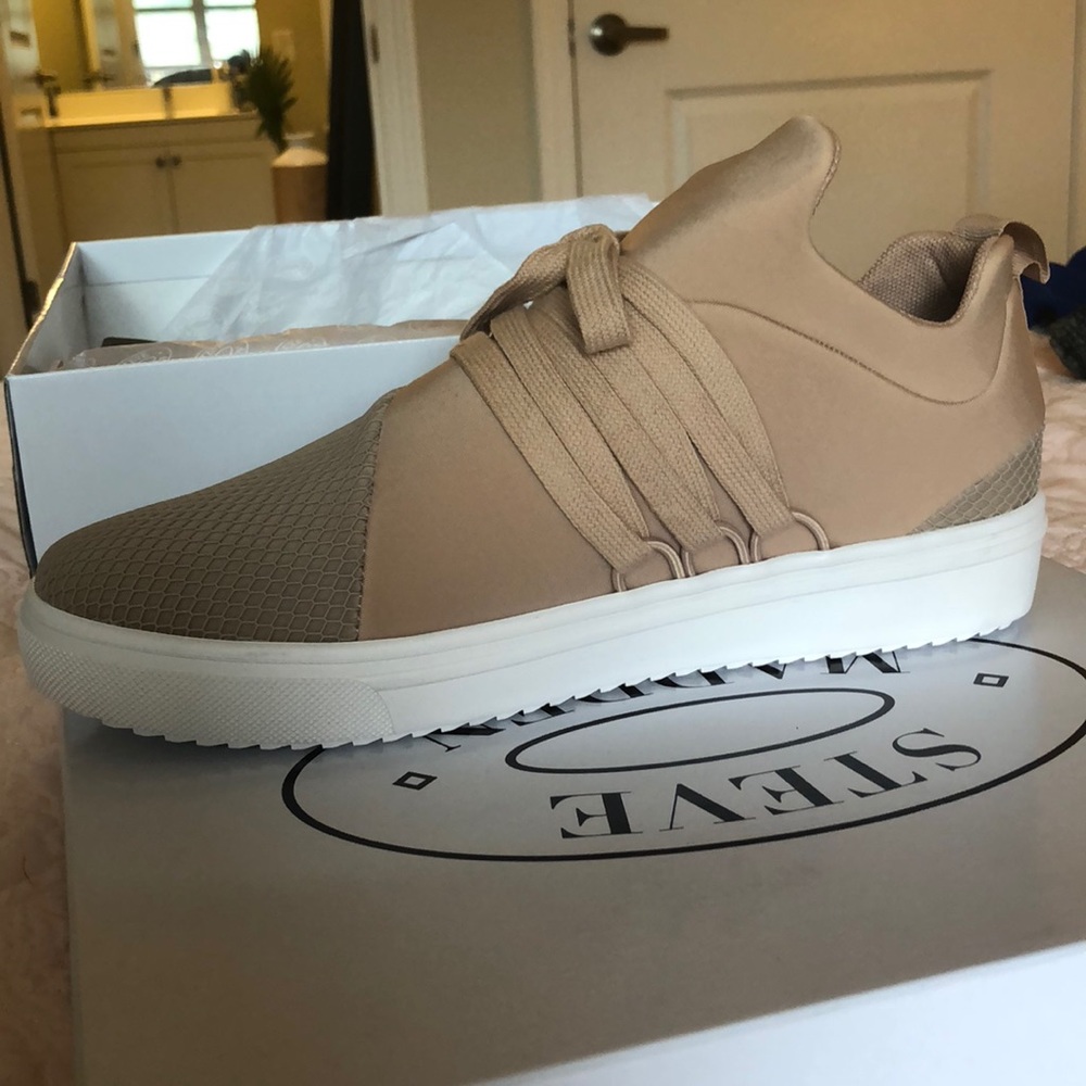 Brand new Steve Madden blush sneakers !